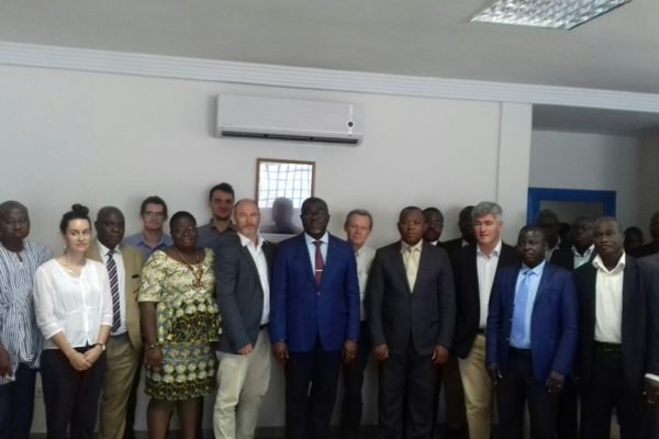Togo : réunion de travail entre le SEDIF, le ministère de l'Eau et de l'Hydraulique villageoise, SEVES et l'association Experts Solidaires