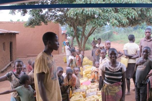Projet de réalisation de forages et d'accès à l'eau potable à Kirundo